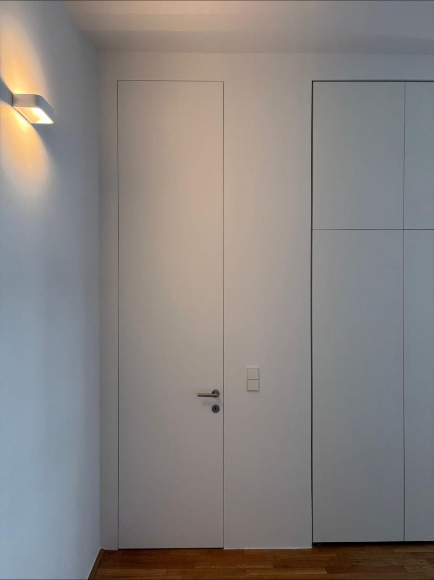 Flächenbündige Türen & Schrank – Lackierarbeiten von Mein Malermeister